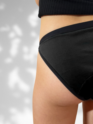 Culotte avec attaches noire de dos